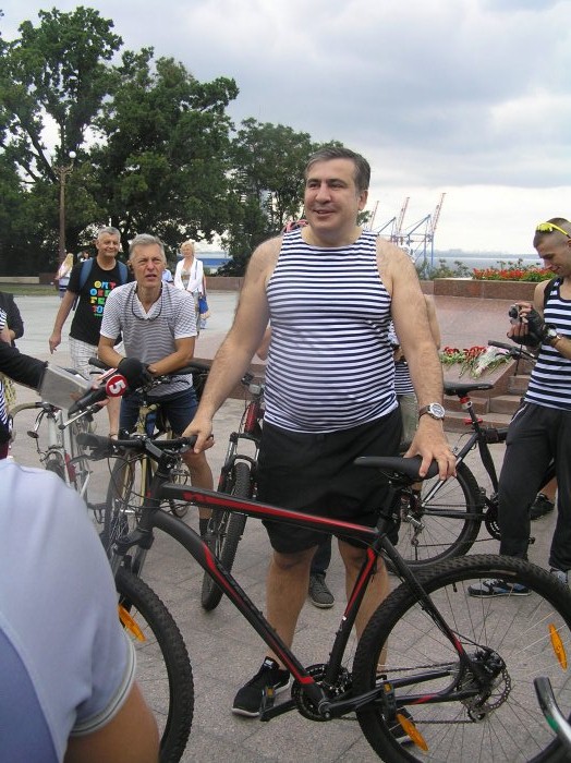 Саакашвили на велосипеде